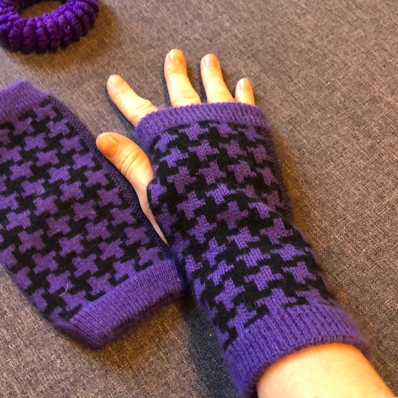 Purple Fingerless Gloves and Scrunchie - Picture 3 of 8